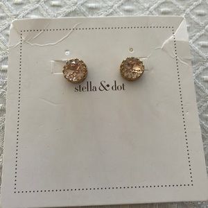 Nancy studs peach